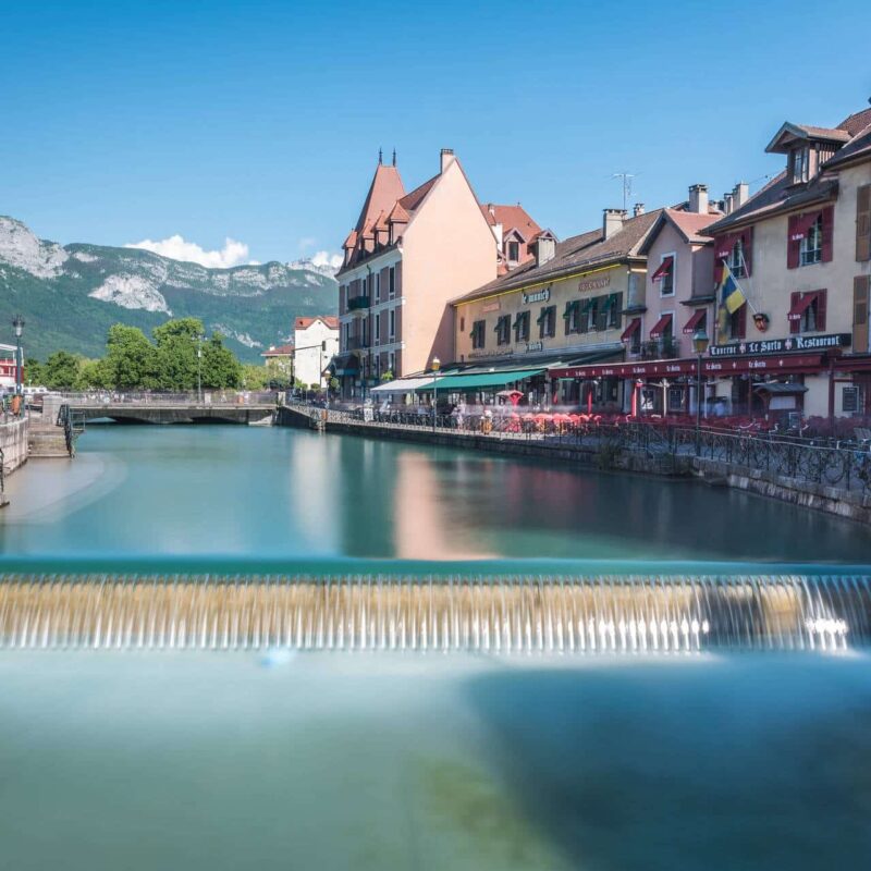 Comment choisir une agence immobilière pour la vente de son bien à Annecy ?