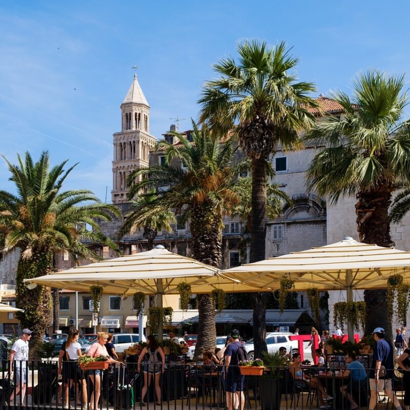 Parasols de terrasse : les différentesoptions pour embellir votre extérieur